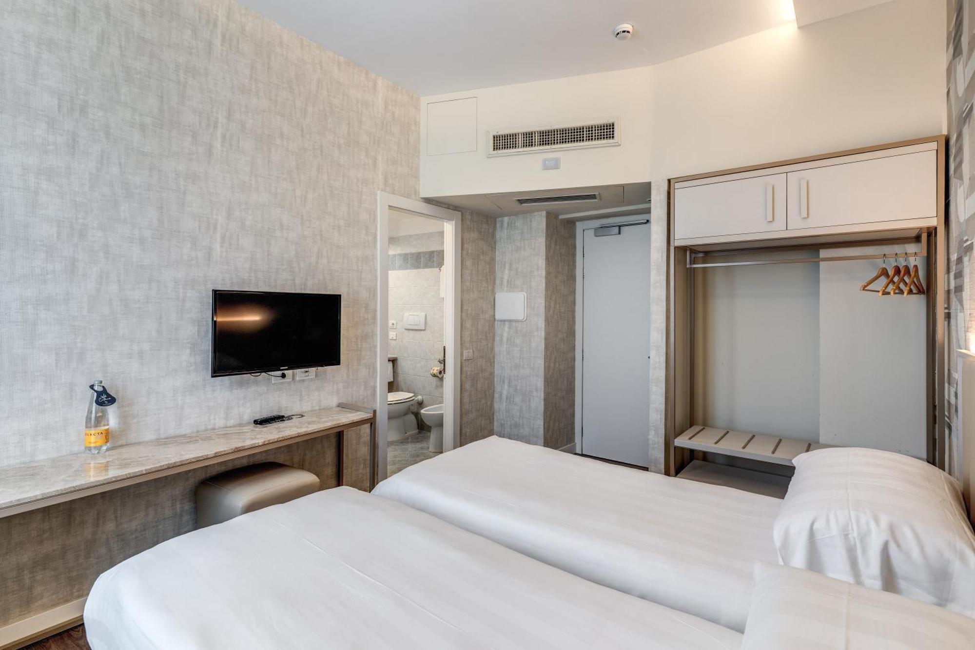 Superior Double or Twin Room,1716987819:JPEG